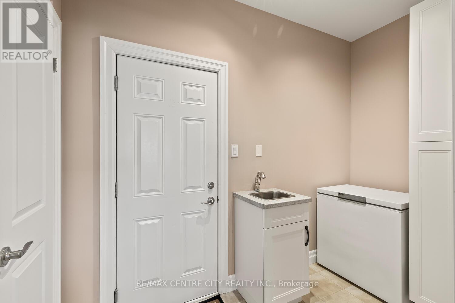 24 - 2081 Wallingford Avenue, London North (North R), Ontario  N6G 0K1 - Photo 19 - X12398507
