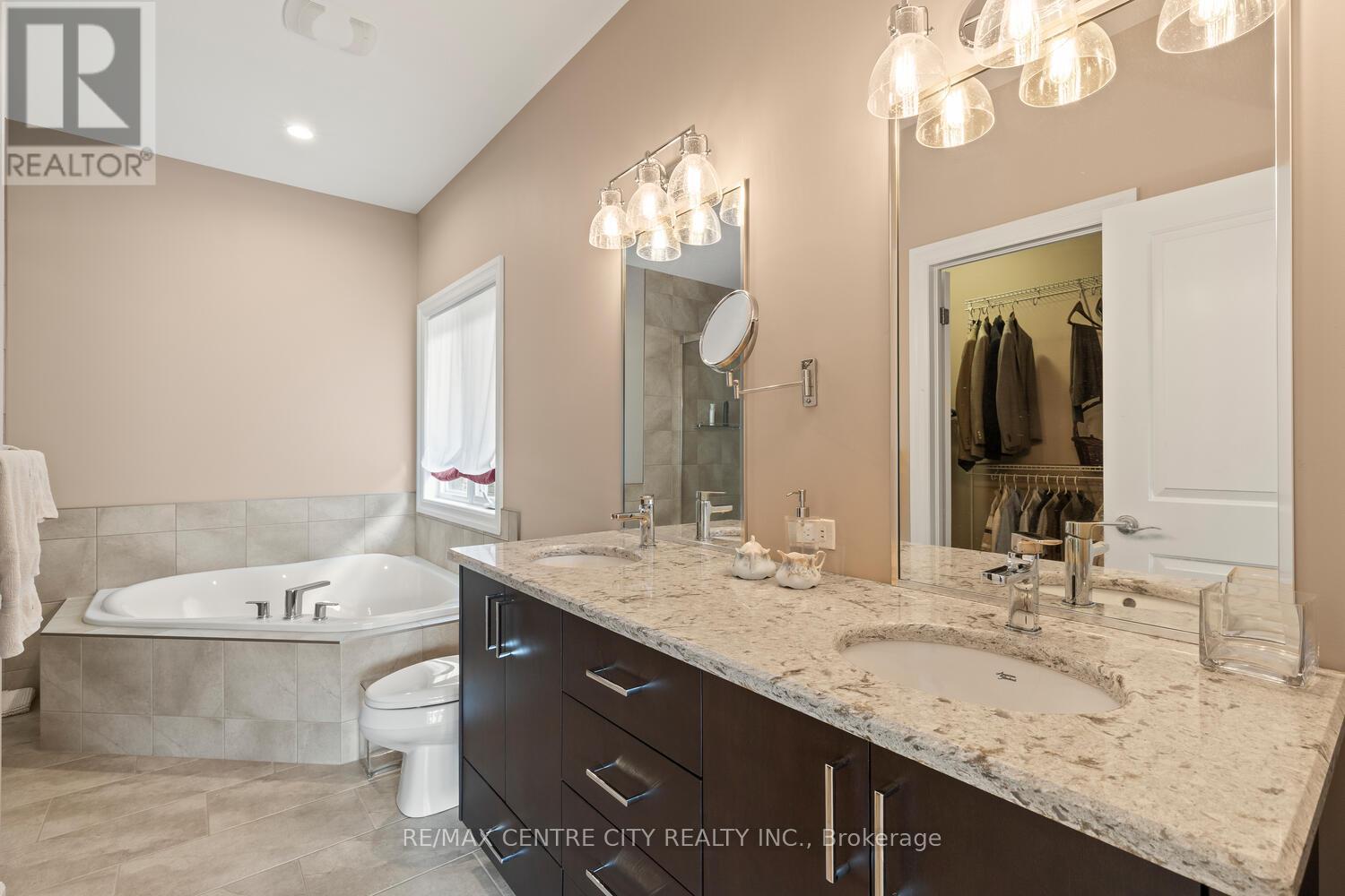 24 - 2081 Wallingford Avenue, London North (North R), Ontario  N6G 0K1 - Photo 22 - X12398507