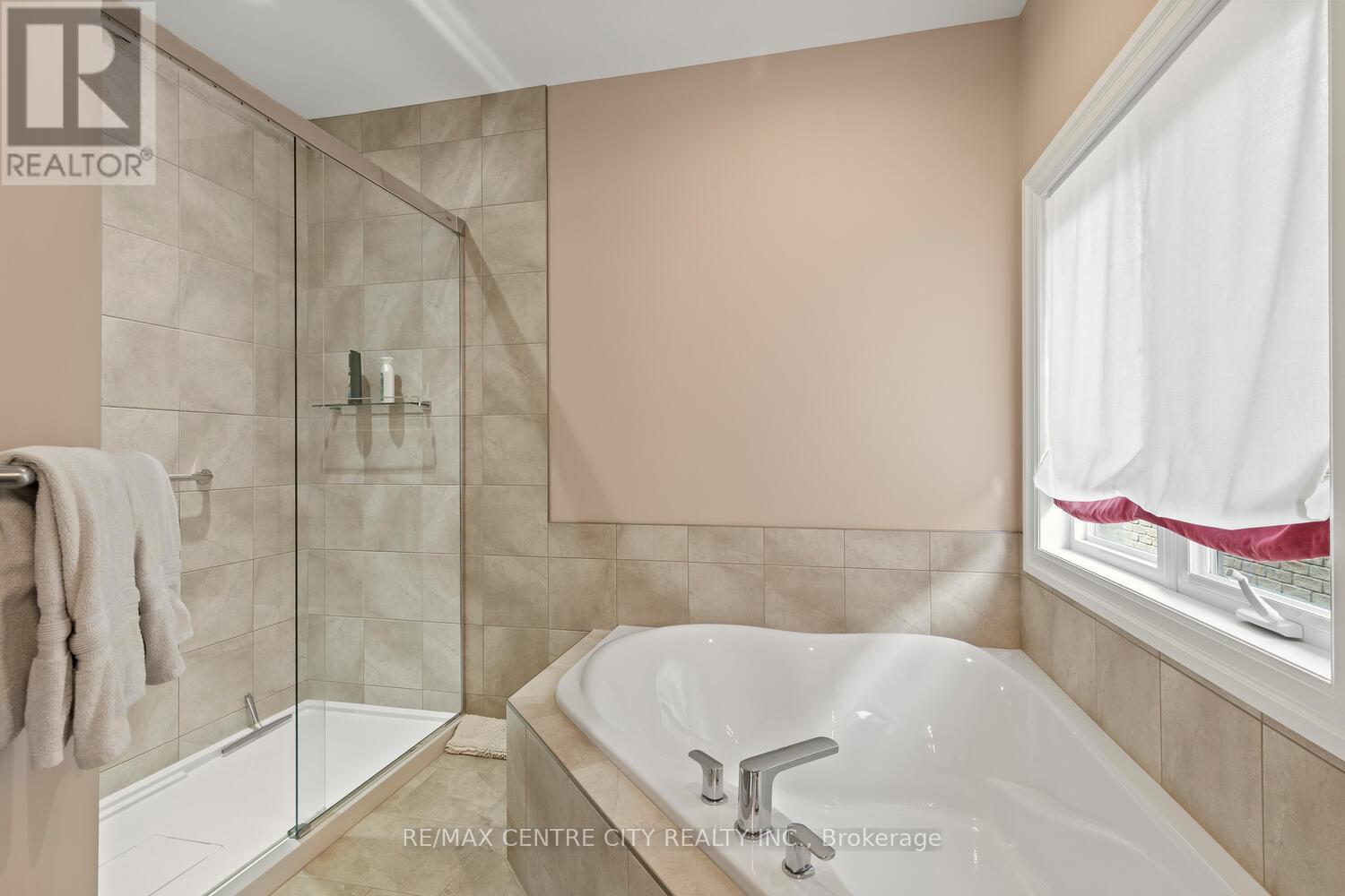 24 - 2081 Wallingford Avenue, London North (North R), Ontario  N6G 0K1 - Photo 23 - X12398507
