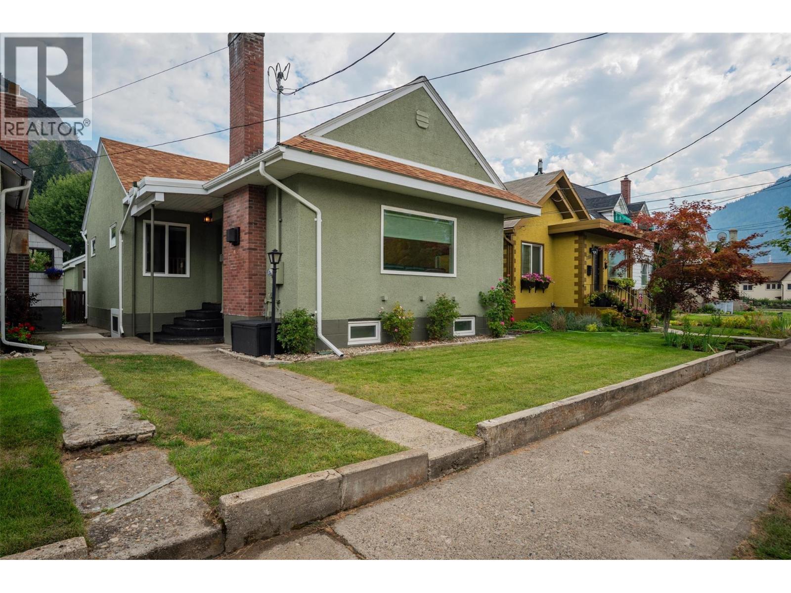 1181 Columbia Avenue, Trail, British Columbia  V1R 1J1 - Photo 1 - 10362595
