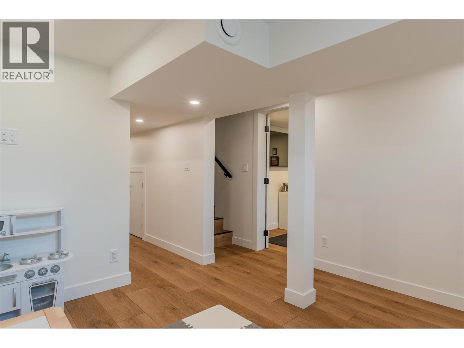 1181 Columbia Avenue, Trail, British Columbia  V1R 1J1 - Photo 32 - 10362595