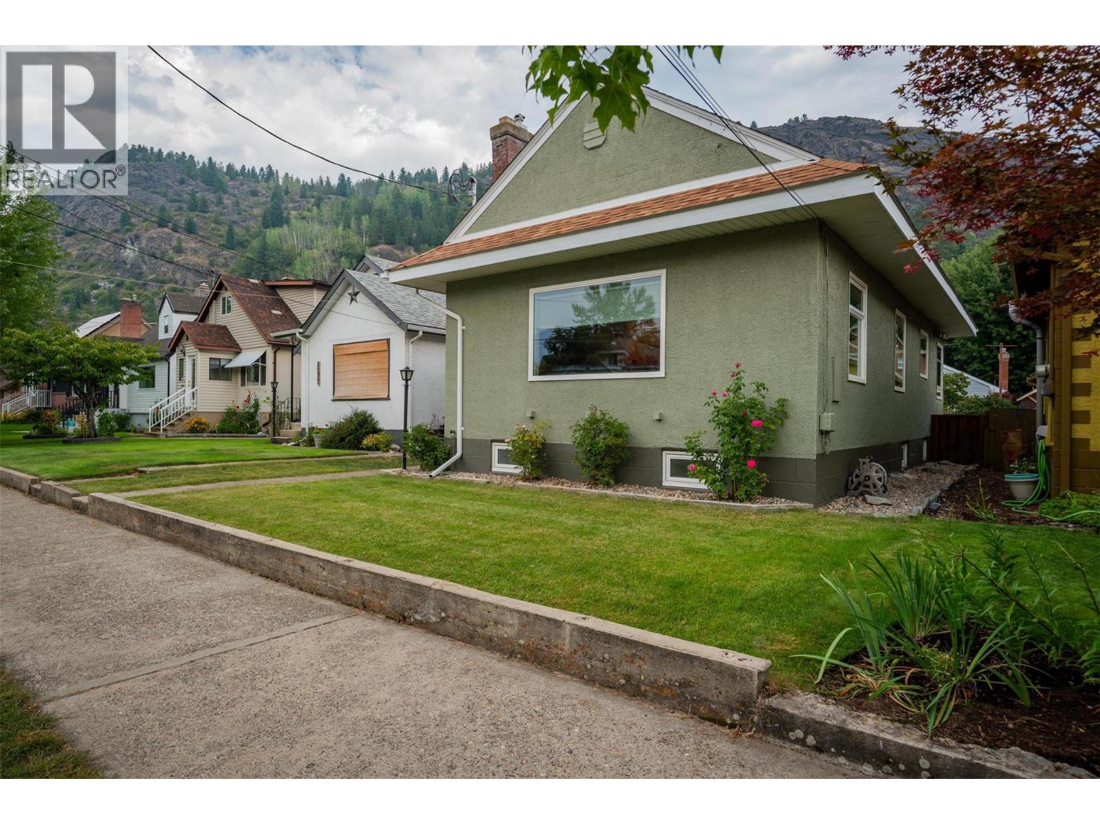 1181 Columbia Avenue, Trail, British Columbia  V1R 1J1 - Photo 4 - 10362595