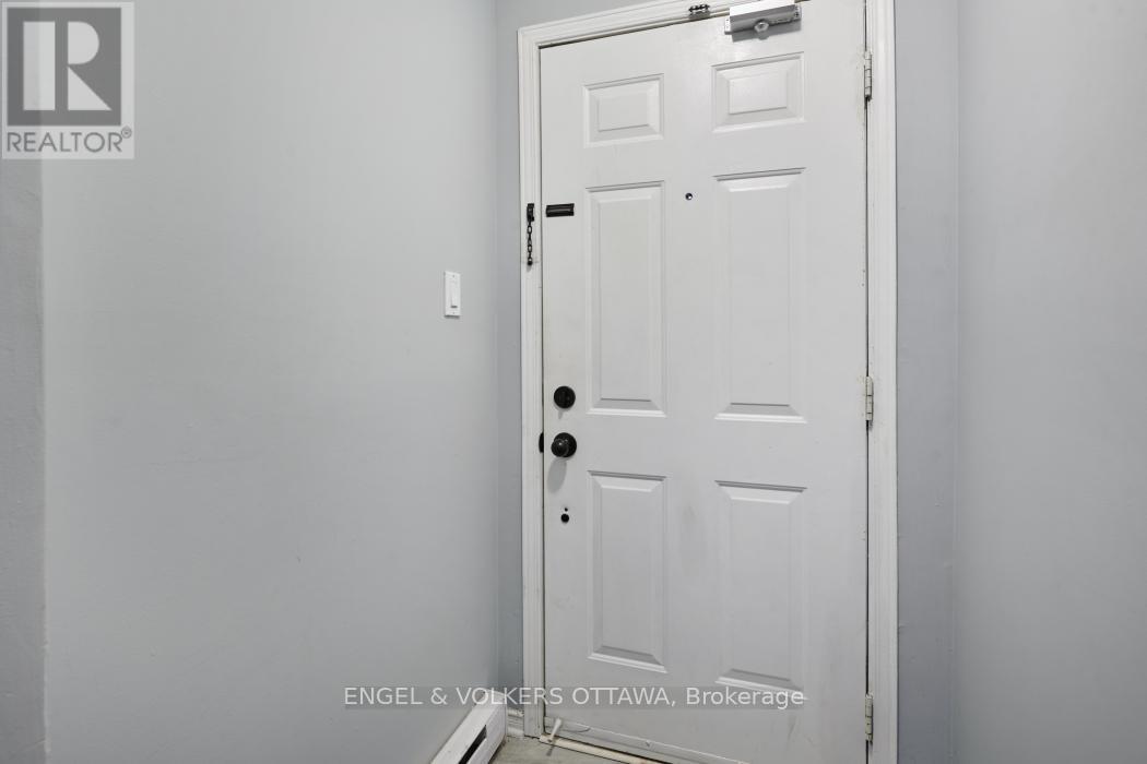 327 Elite, Ottawa, Ontario  K2J 0A4 - Photo 6 - X12398471