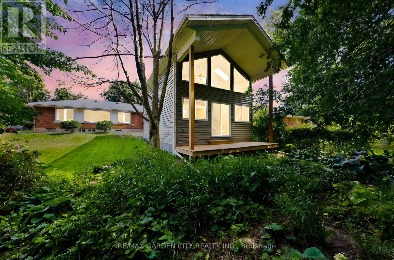 Property at 34 KENWORTH DRIVE image 1