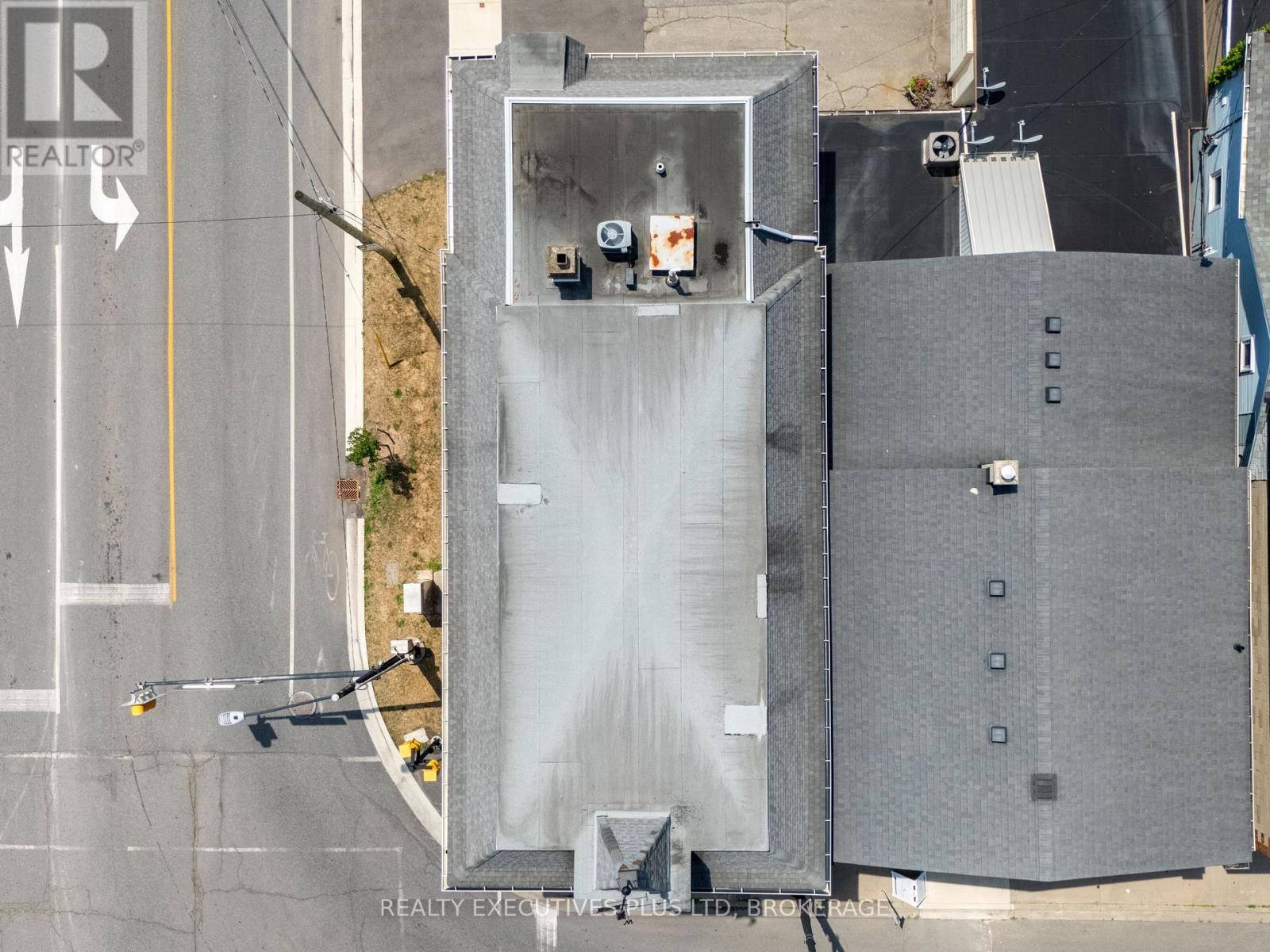 8196 Cummington Square W, Niagara Falls, Ontario  L2G 6V9 - Photo 5 - X12398435