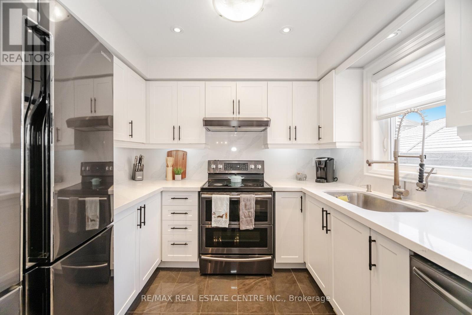 680 Driftcurrent Drive, Mississauga, Ontario  L4Z 3Z4 - Photo 12 - W12398385