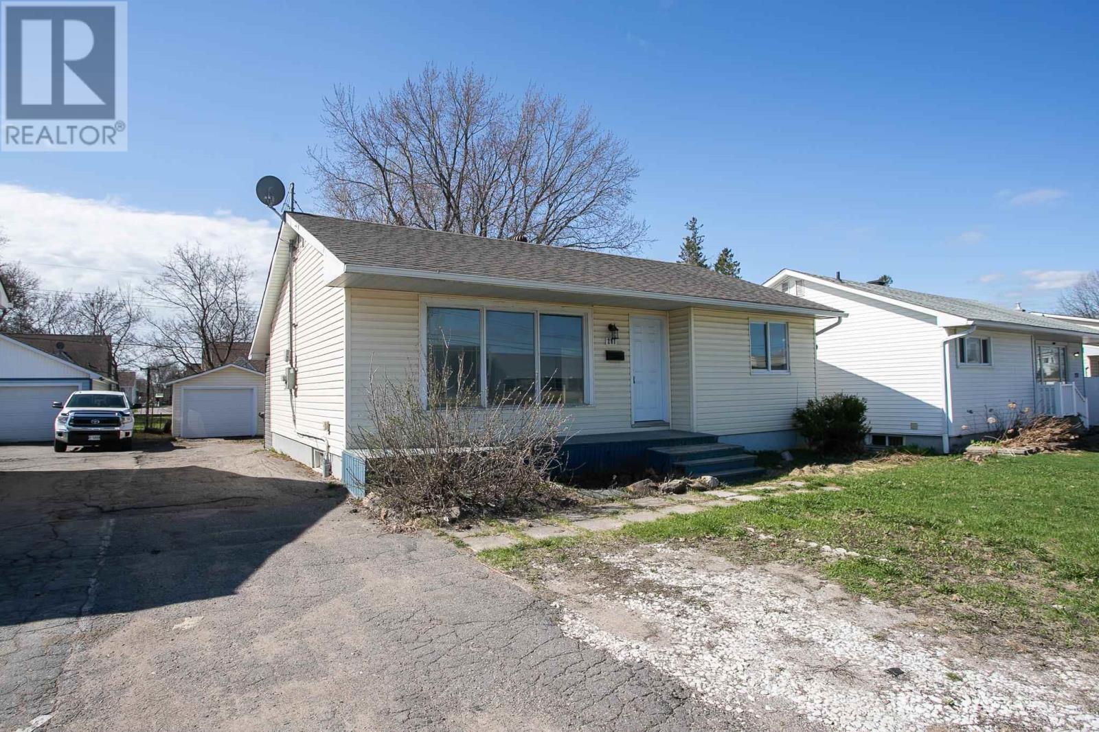 281 Mcnabb St, Sault Ste. Marie, Ontario  P6B 1Y7 - Photo 1 - SM252605