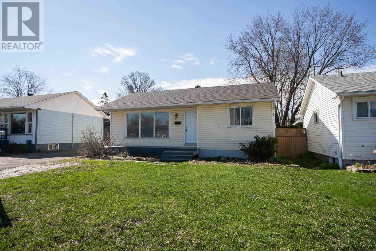 281 Mcnabb St, Sault Ste. Marie, Ontario  P6B 1Y7 - Photo 2 - SM252605