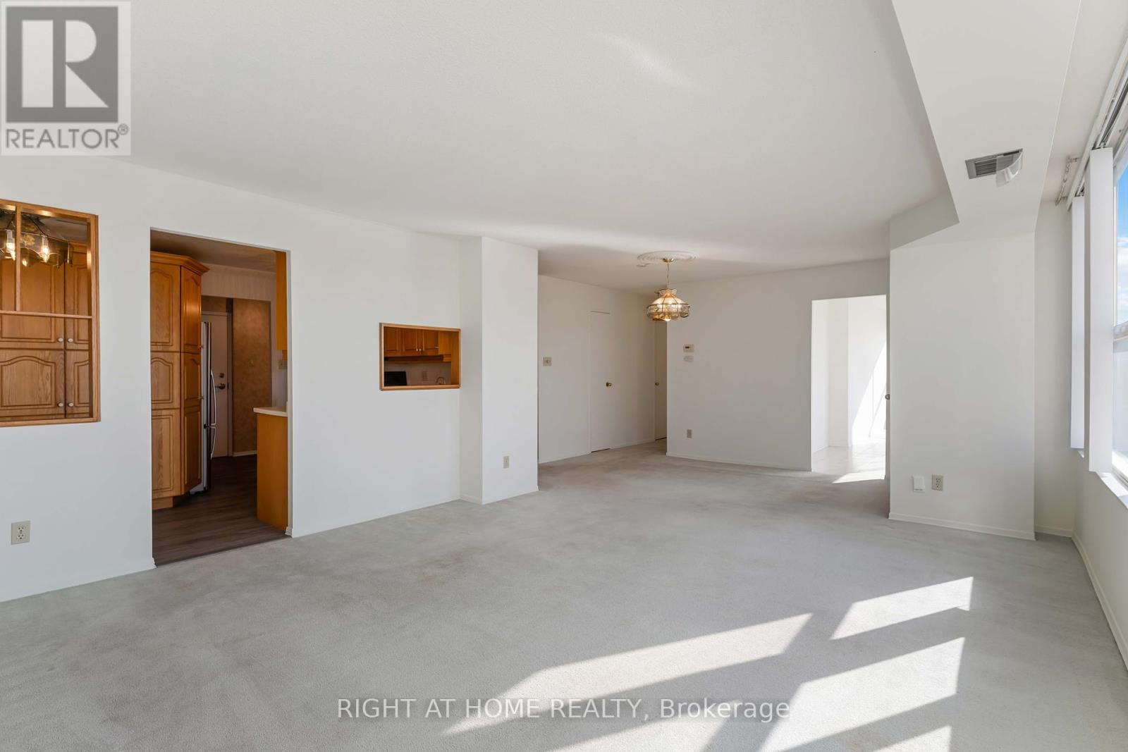 204 - 7 Gale Crescent, St. Catharines (E. Chester), Ontario  L2R 7M8 - Photo 11 - X12398350