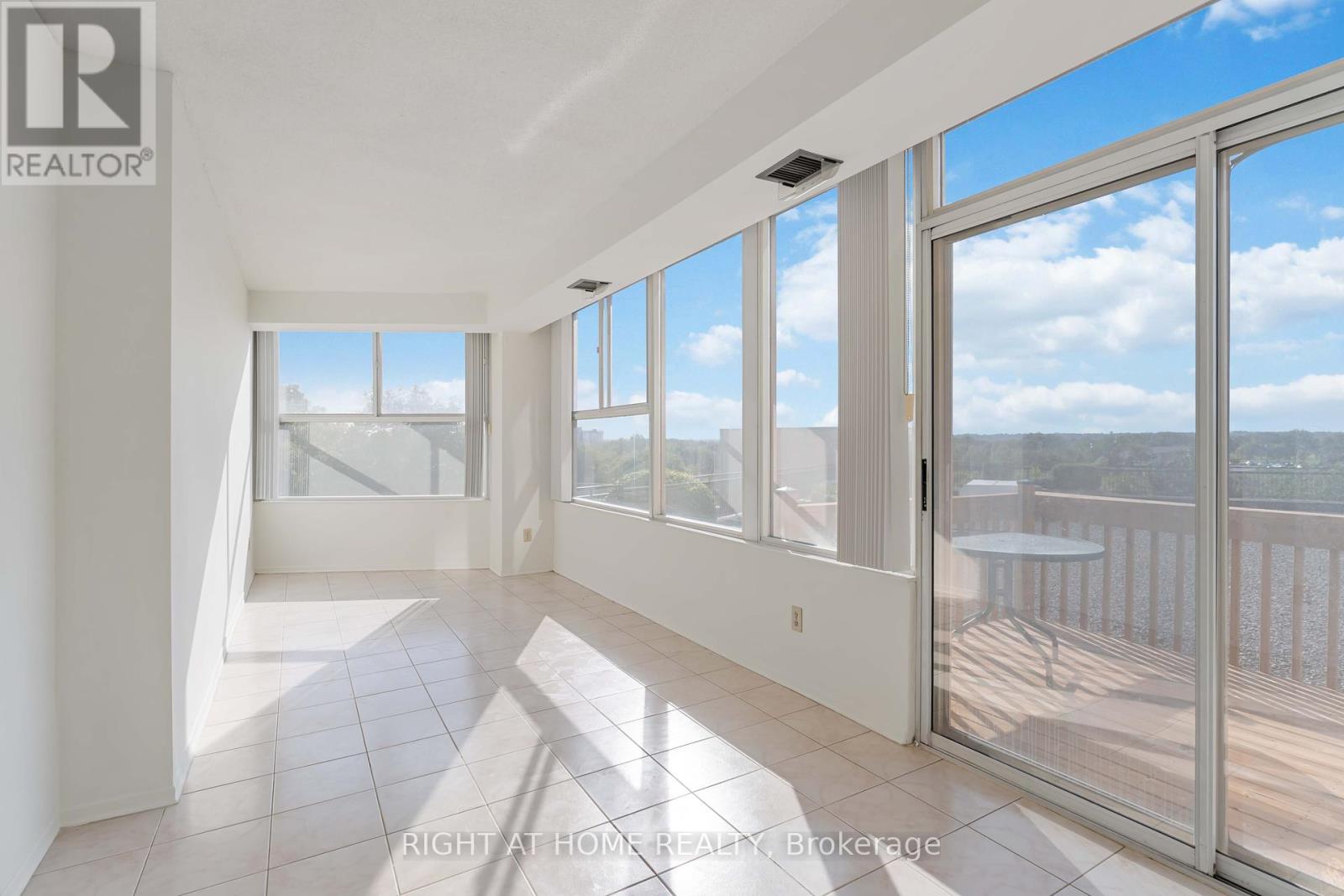 204 - 7 Gale Crescent, St. Catharines (E. Chester), Ontario  L2R 7M8 - Photo 15 - X12398350