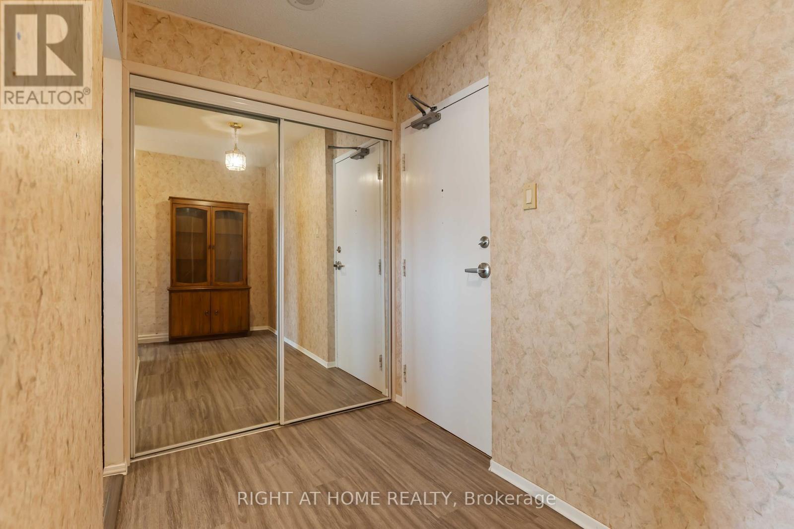 204 - 7 Gale Crescent, St. Catharines (E. Chester), Ontario  L2R 7M8 - Photo 2 - X12398350
