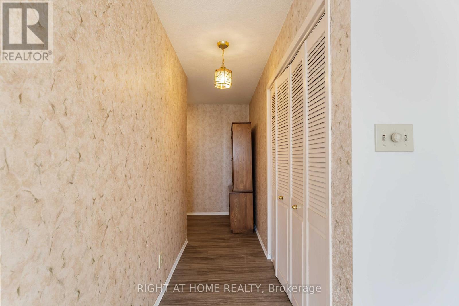 204 - 7 Gale Crescent, St. Catharines (E. Chester), Ontario  L2R 7M8 - Photo 3 - X12398350