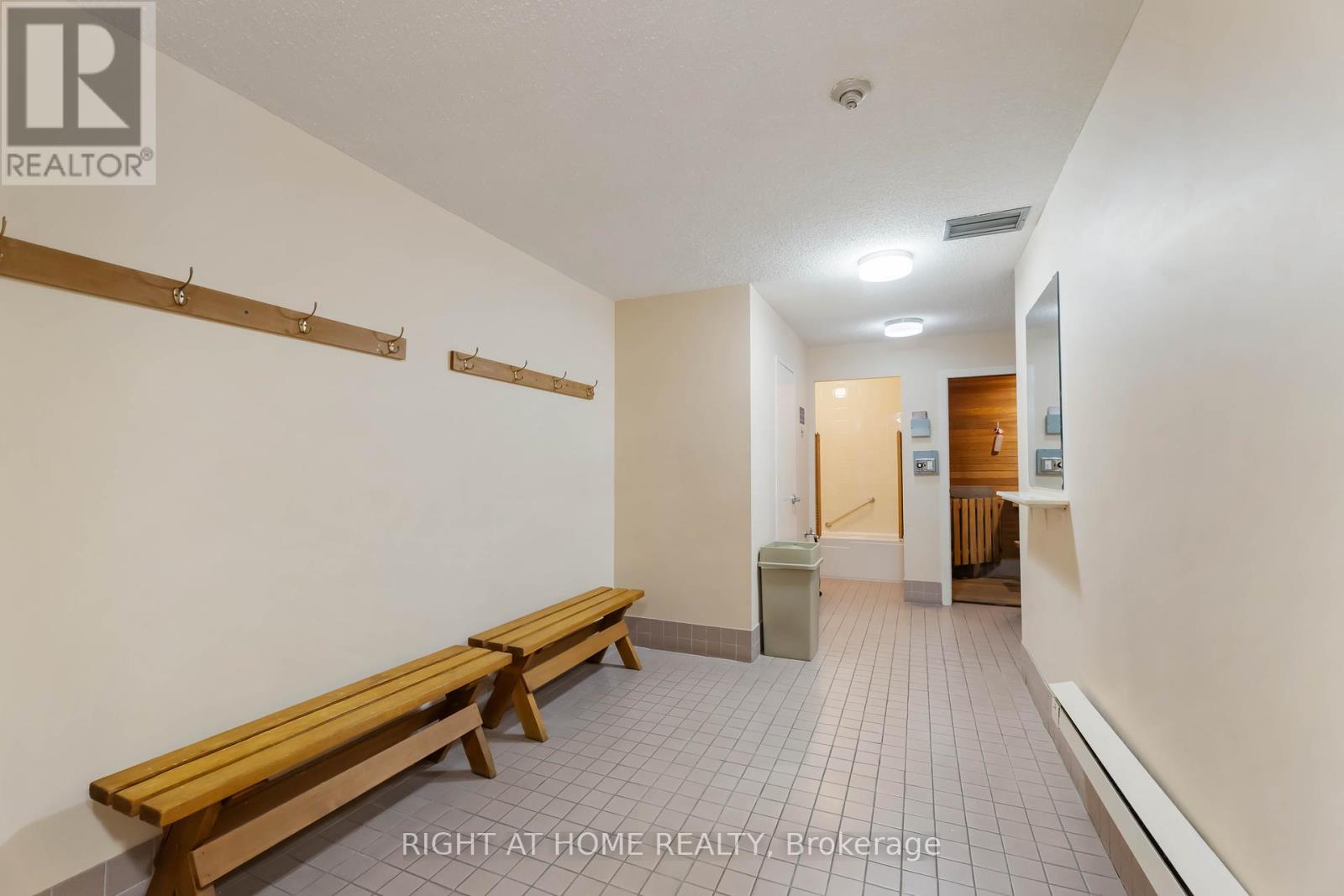 204 - 7 Gale Crescent, St. Catharines (E. Chester), Ontario  L2R 7M8 - Photo 38 - X12398350