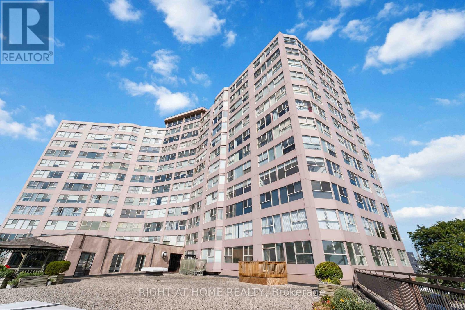 204 - 7 Gale Crescent, St. Catharines (E. Chester), Ontario  L2R 7M8 - Photo 49 - X12398350