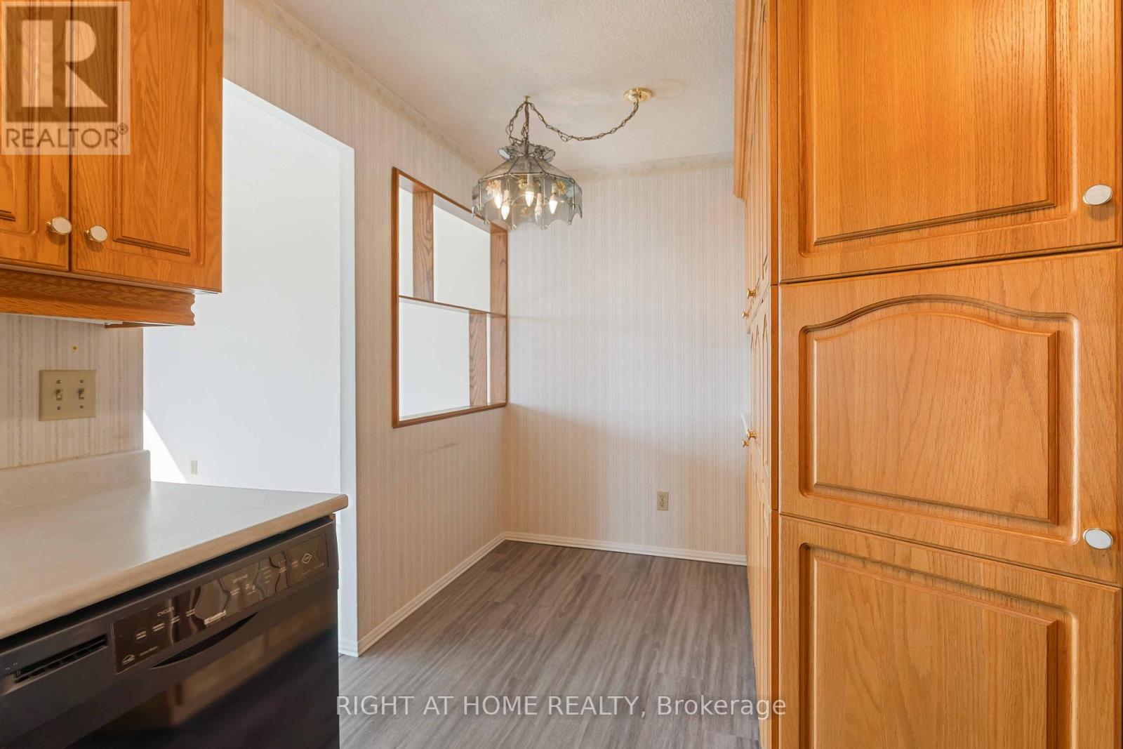 204 - 7 Gale Crescent, St. Catharines (E. Chester), Ontario  L2R 7M8 - Photo 8 - X12398350