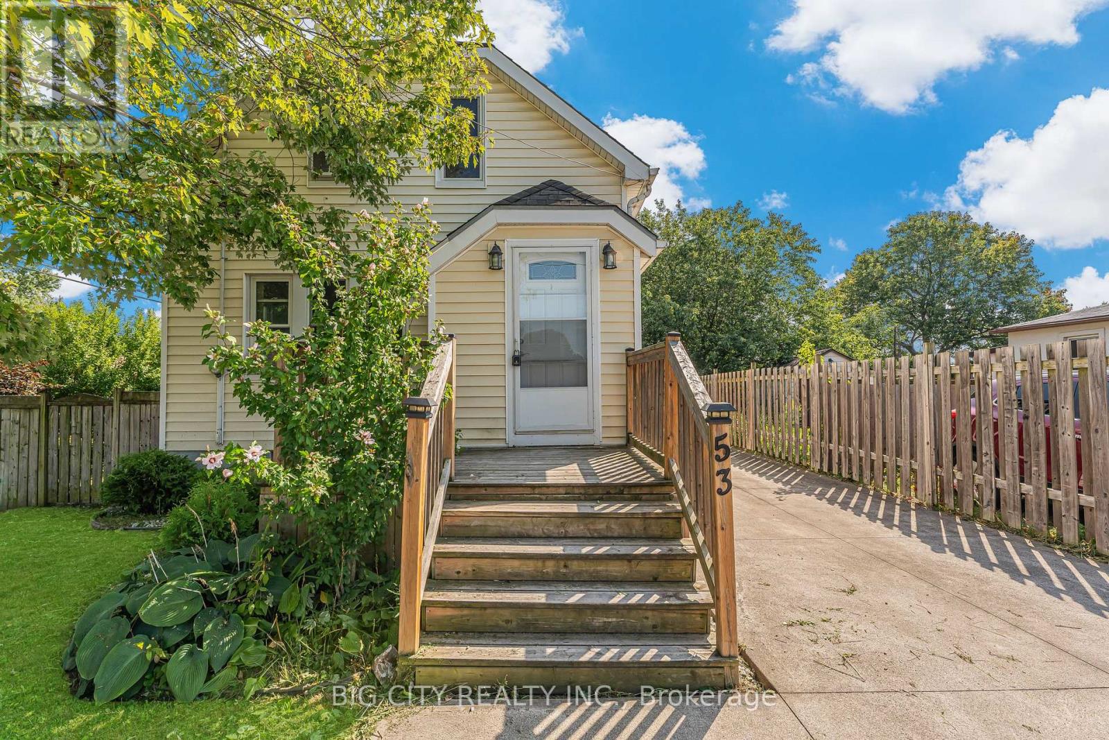 53 Cady Street, Welland, Ontario  L3B 4B7 - Photo 1 - X12398359