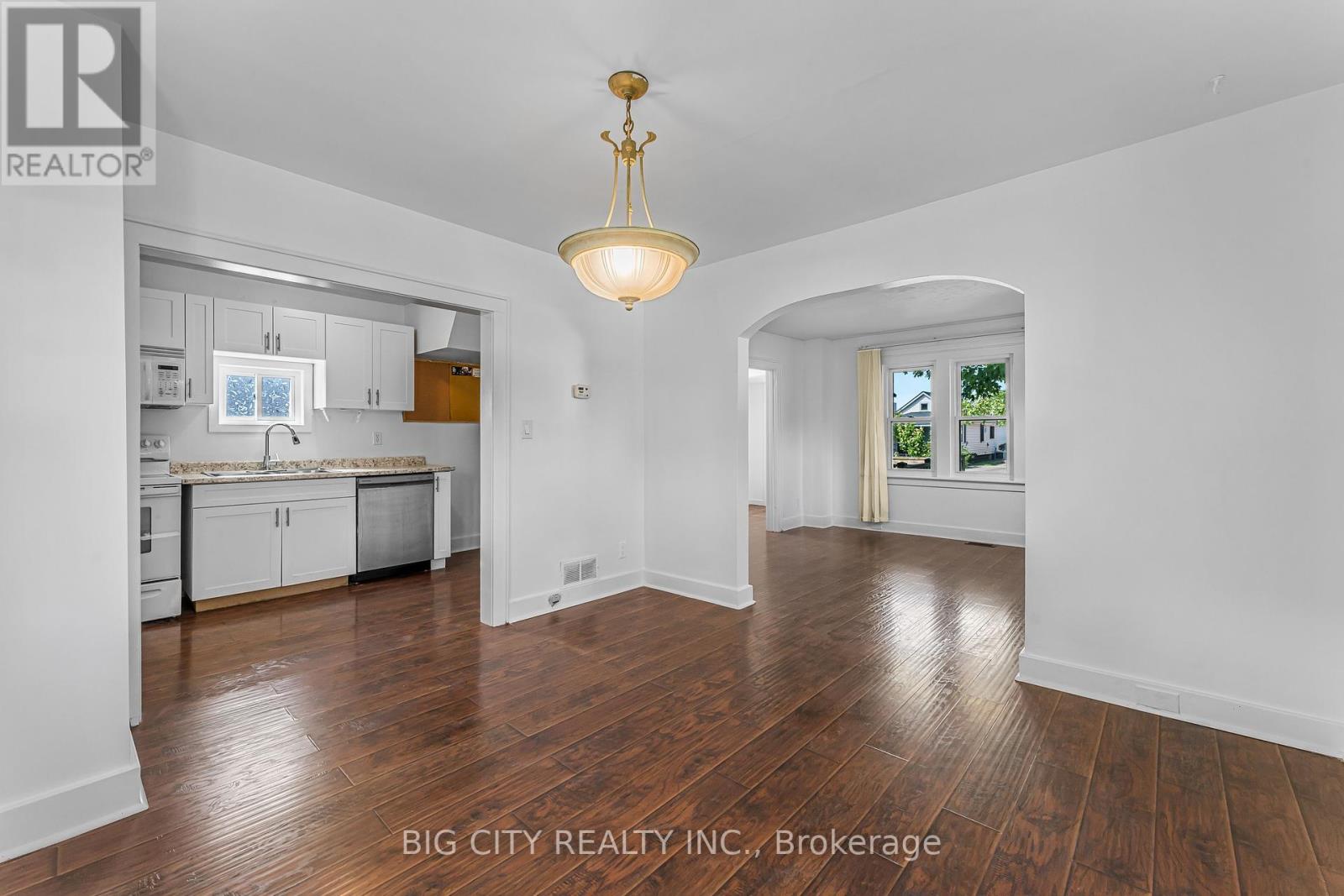 53 Cady Street, Welland, Ontario  L3B 4B7 - Photo 12 - X12398359