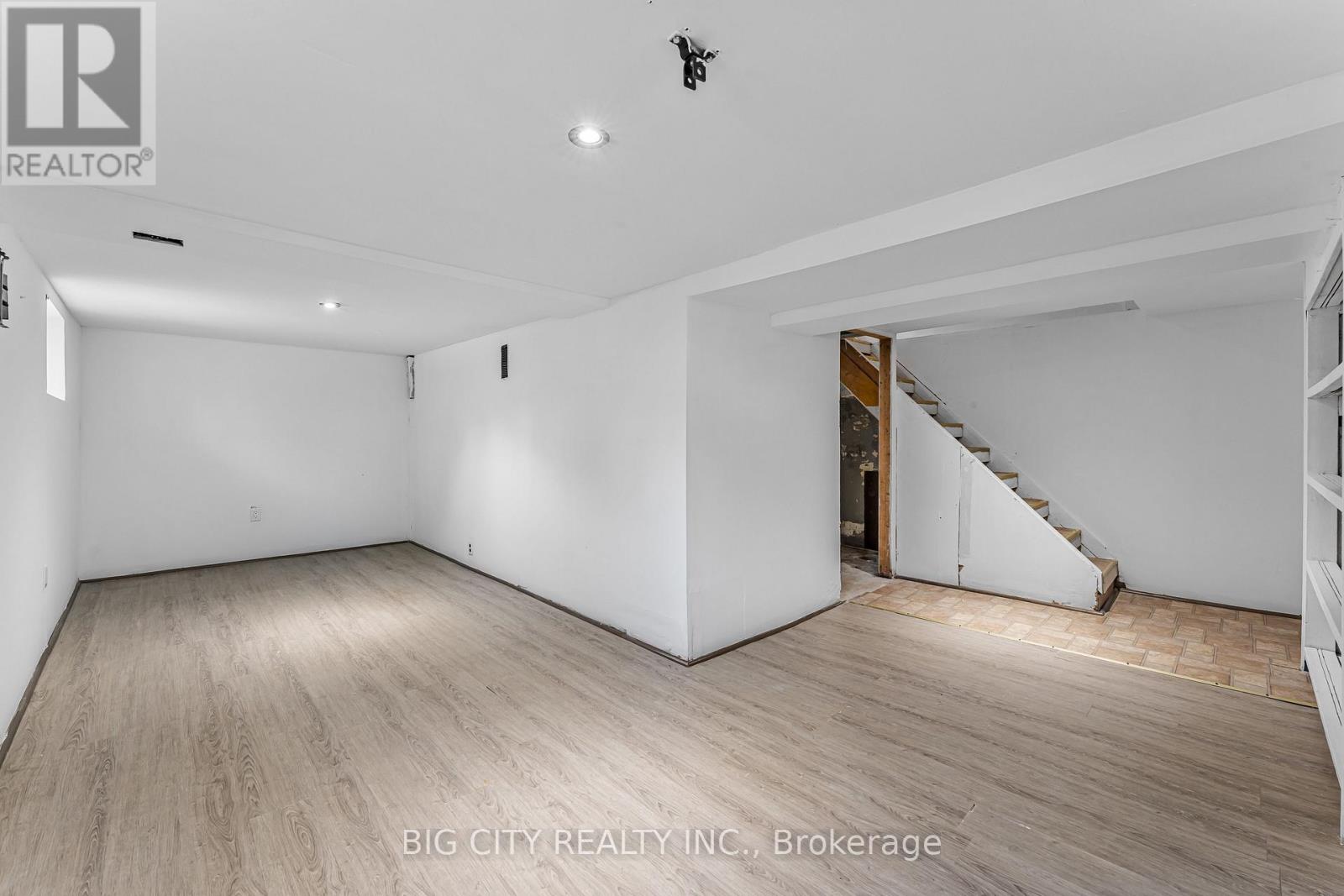 53 Cady Street, Welland, Ontario  L3B 4B7 - Photo 17 - X12398359