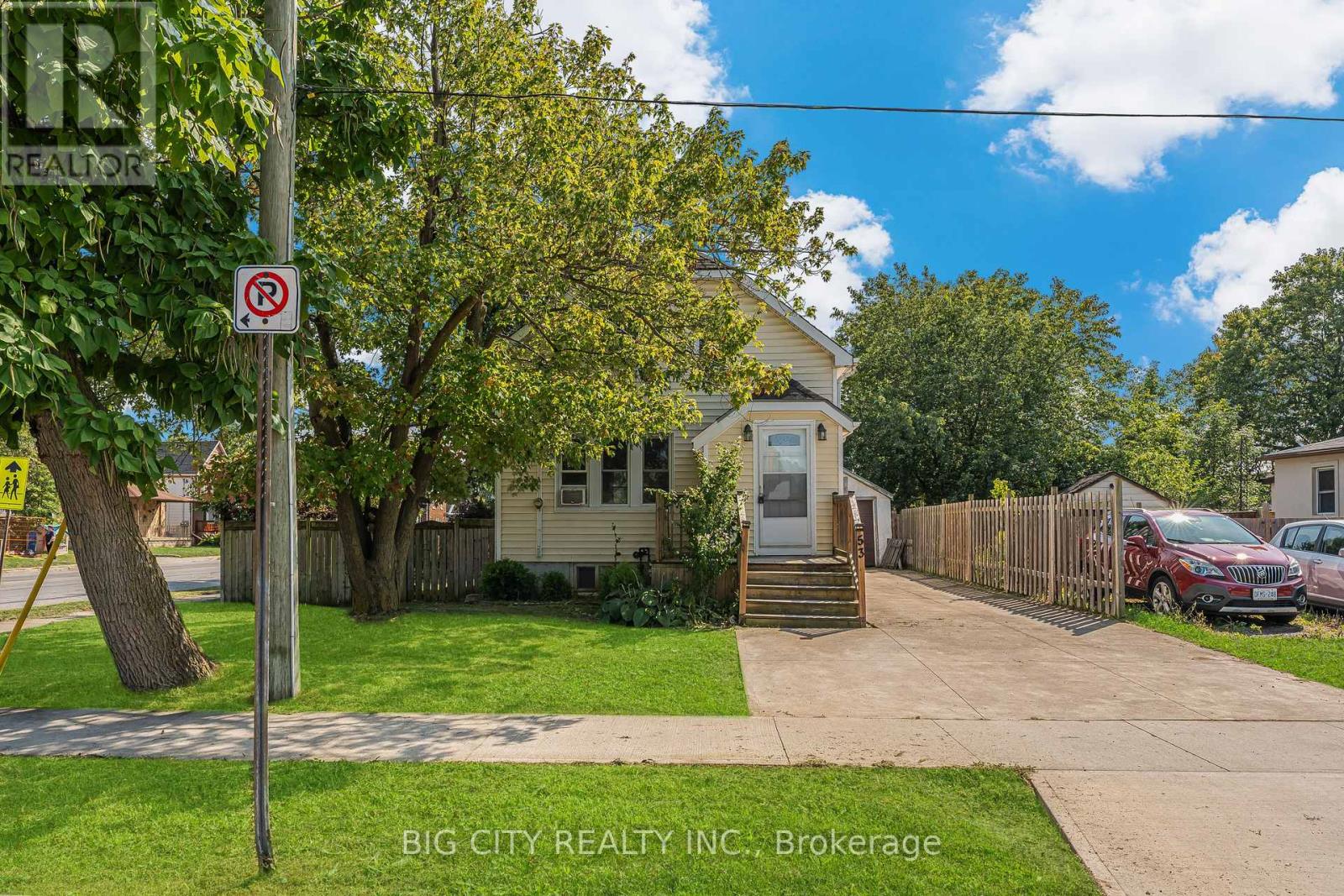 53 Cady Street, Welland, Ontario  L3B 4B7 - Photo 2 - X12398359