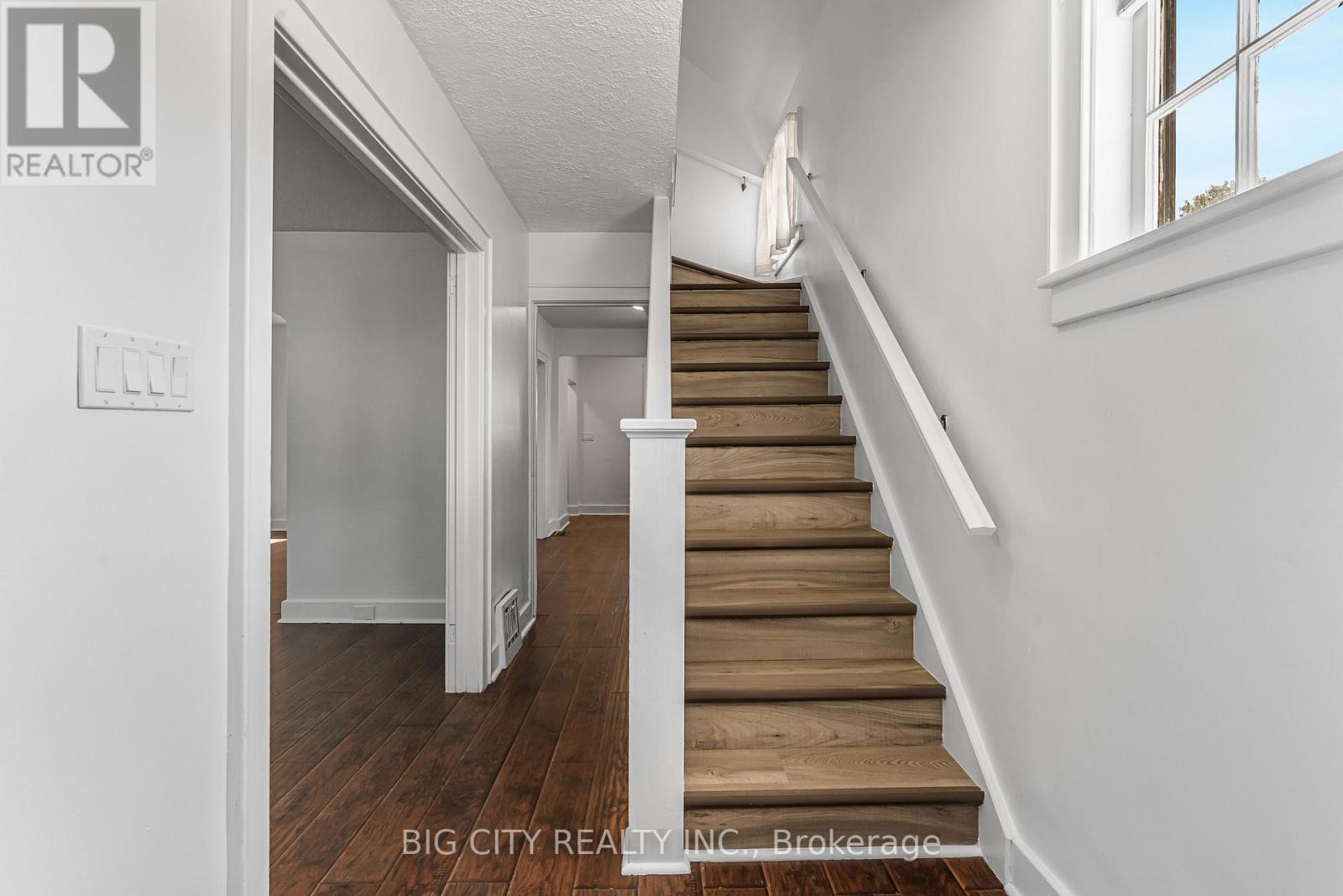 53 Cady Street, Welland, Ontario  L3B 4B7 - Photo 5 - X12398359