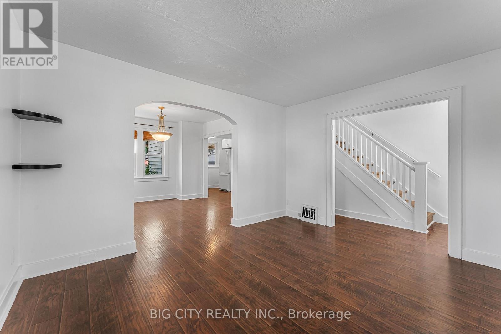 53 Cady Street, Welland, Ontario  L3B 4B7 - Photo 7 - X12398359