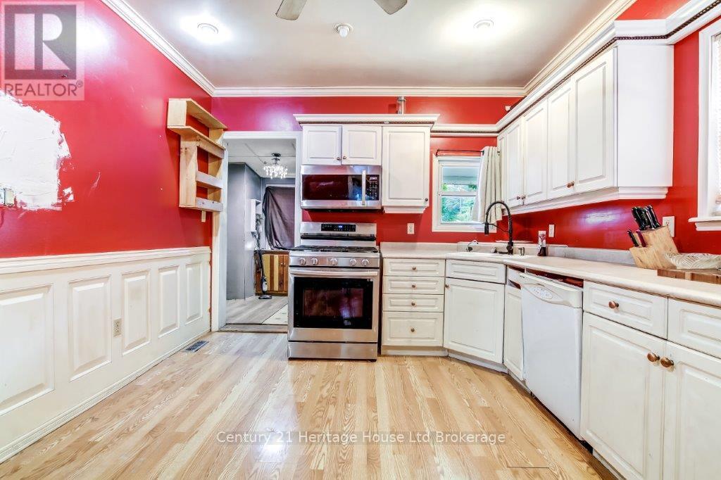 186 Charles Street E, Ingersoll, Ontario  N5C 1K4 - Photo 16 - X12398441