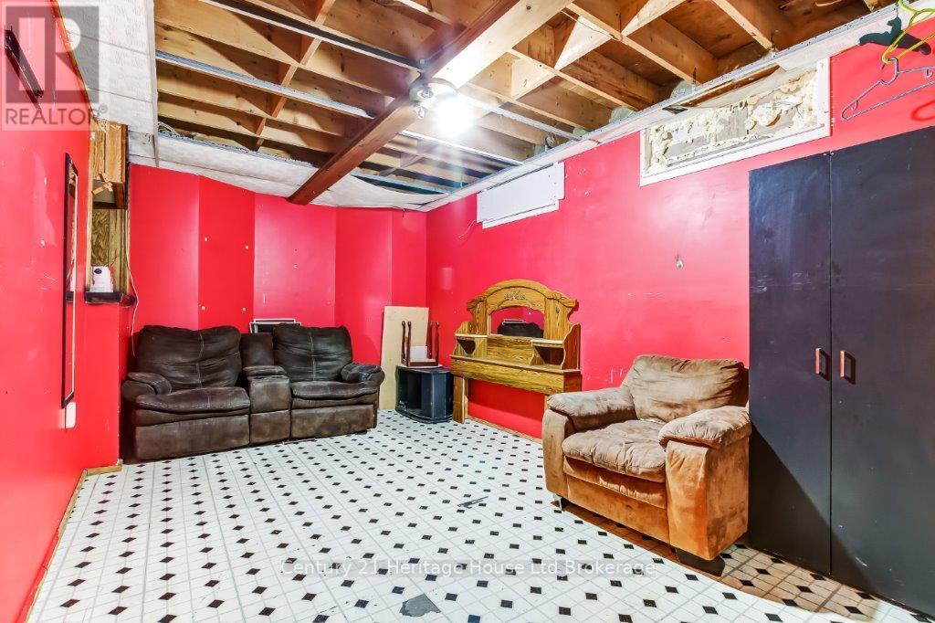 186 Charles Street E, Ingersoll, Ontario  N5C 1K4 - Photo 22 - X12398441