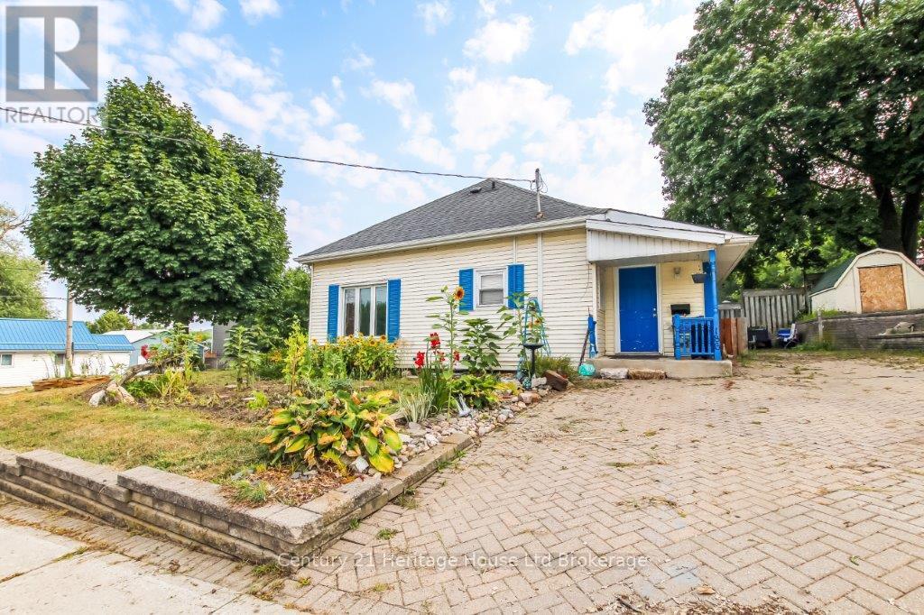 186 Charles Street E, Ingersoll, Ontario  N5C 1K4 - Photo 3 - X12398441