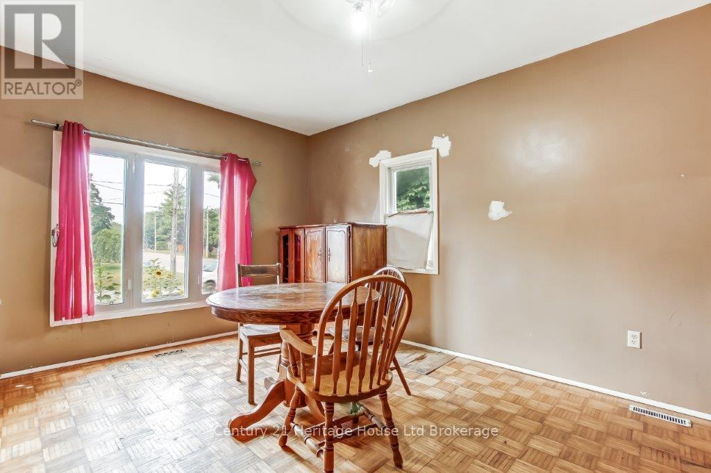 186 Charles Street E, Ingersoll, Ontario  N5C 1K4 - Photo 6 - X12398441