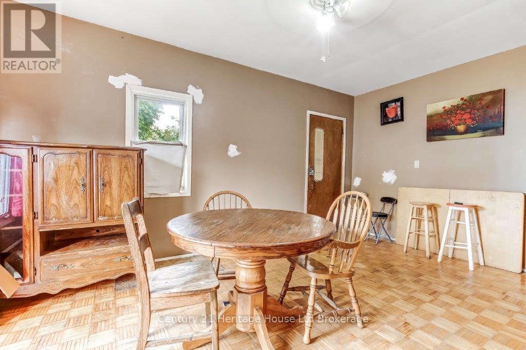 186 Charles Street E, Ingersoll, Ontario  N5C 1K4 - Photo 7 - X12398441
