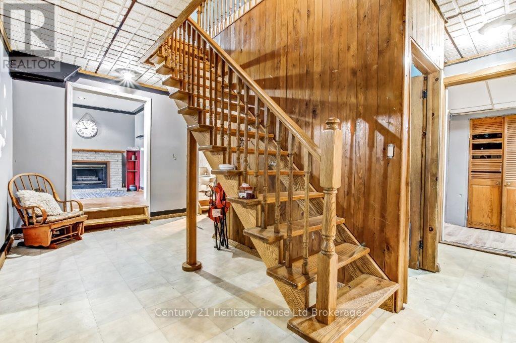 186 Charles Street E, Ingersoll, Ontario  N5C 1K4 - Photo 8 - X12398441