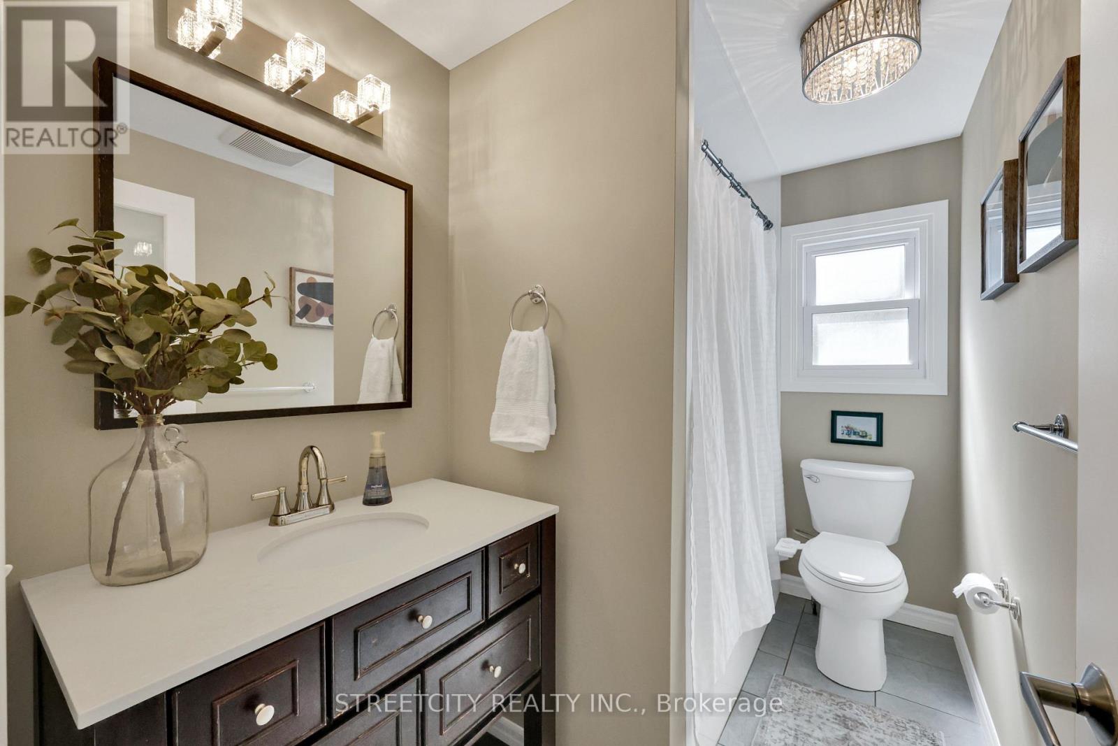 82 Alayne Crescent, London South, Ontario  N6E 2A3 - Photo 13 - X12397699