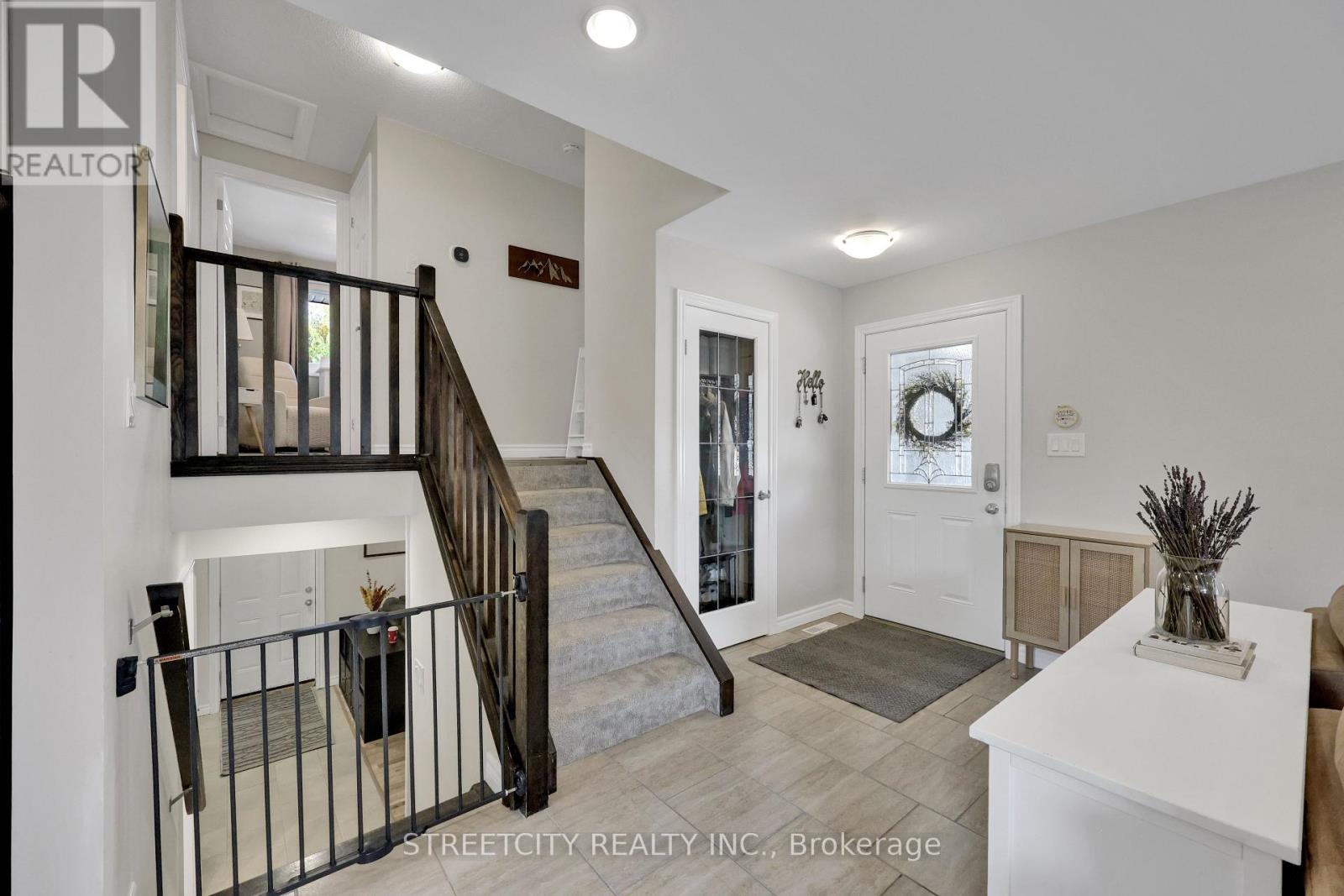 82 Alayne Crescent, London South, Ontario  N6E 2A3 - Photo 2 - X12397699