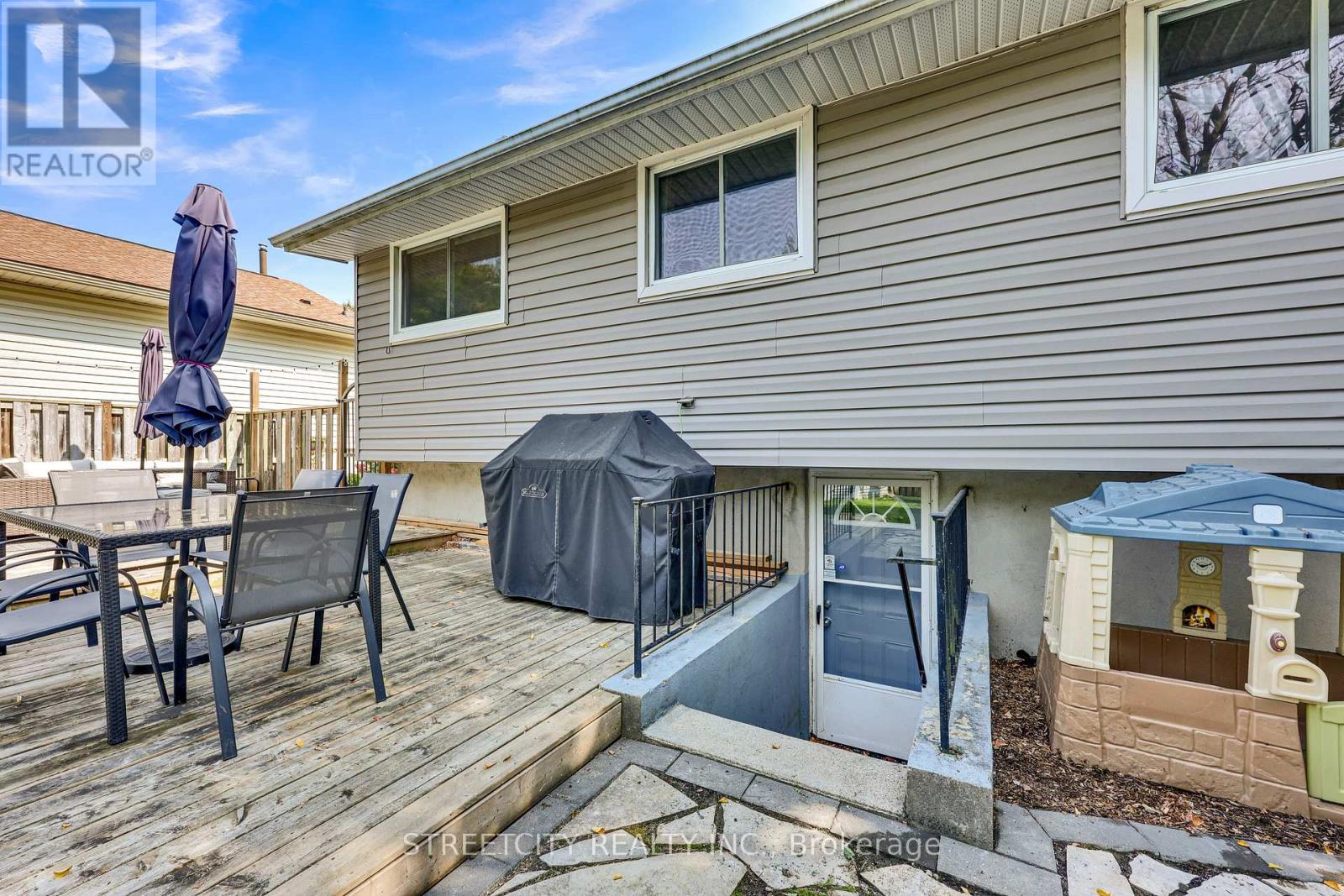 82 Alayne Crescent, London South, Ontario  N6E 2A3 - Photo 23 - X12397699