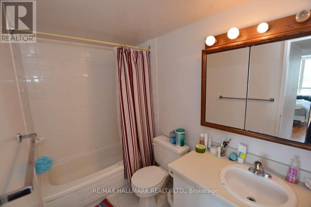 2215 - 633 Bay Street, Toronto, Ontario  M5G 2G4 - Photo 7 - C12398411