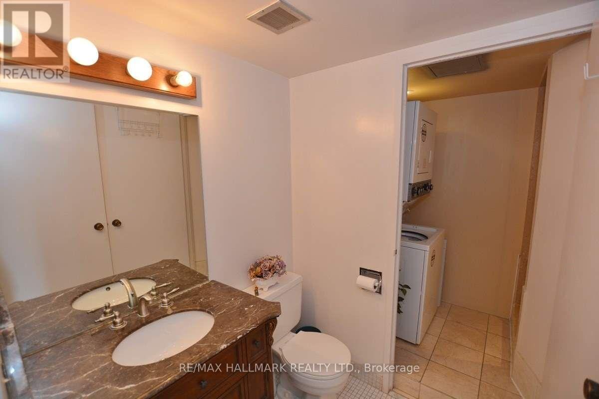 2215 - 633 Bay Street, Toronto, Ontario  M5G 2G4 - Photo 8 - C12398411