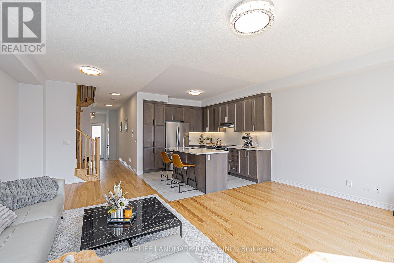135 Lageer Drive, Whitchurch-Stouffville, Ontario  L4A 4V2 - Photo 8 - N12397857