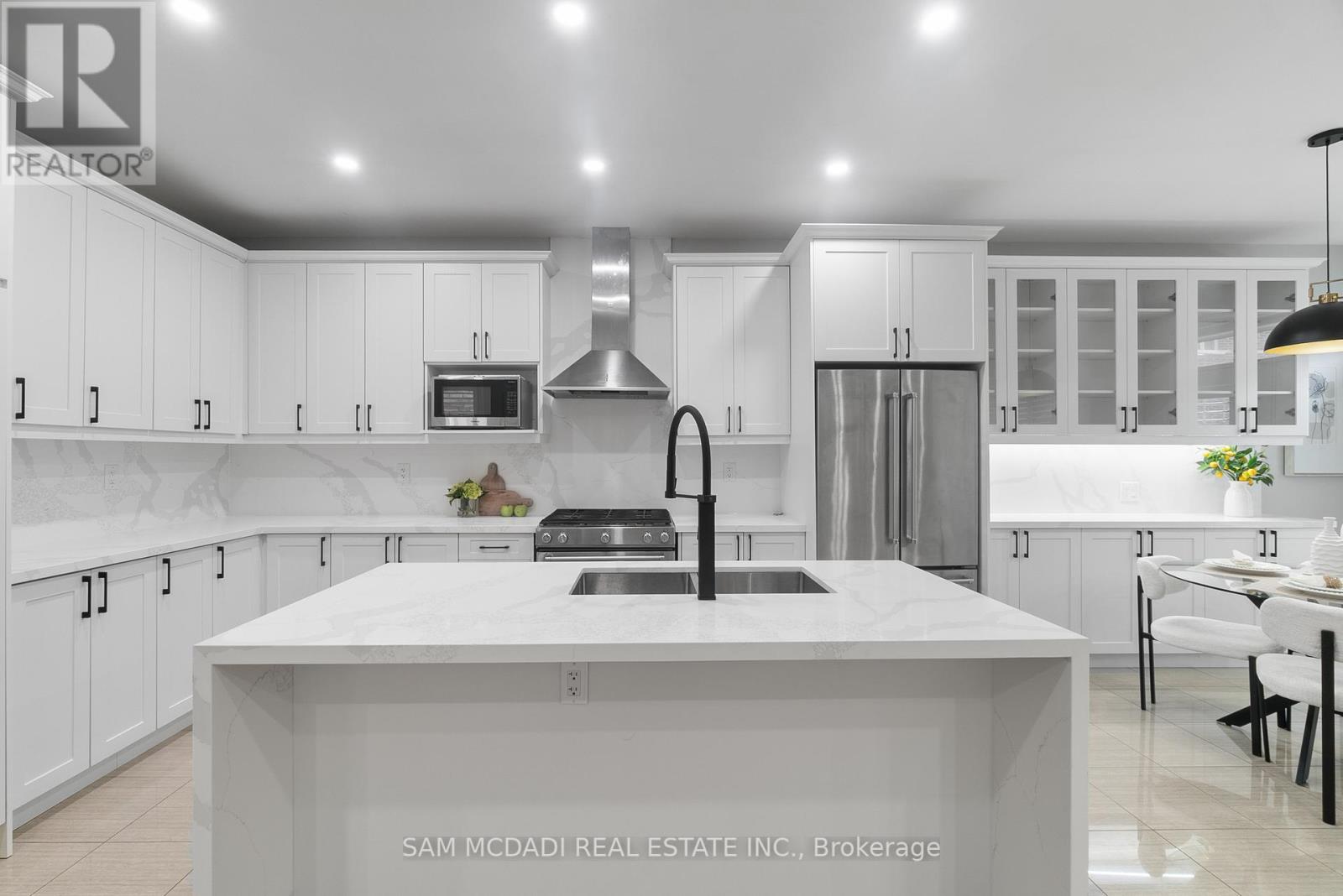 Property at 573 SETTLERS ROAD W image 3
