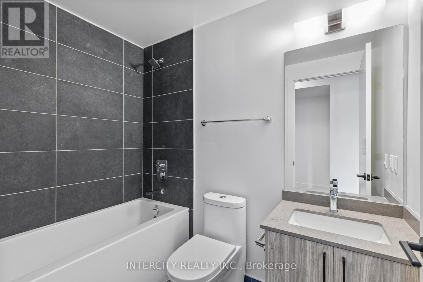 233 - 2075 King Road, King, Ontario  L7B 0R6 - Photo 13 - N12398436
