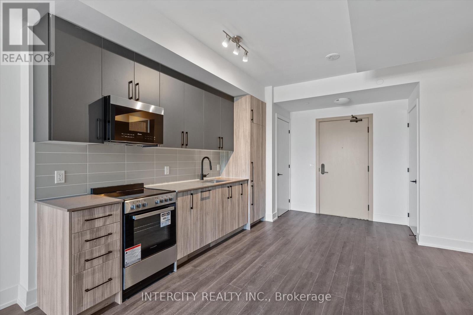 233 - 2075 King Road, King, Ontario  L7B 0R6 - Photo 6 - N12398436