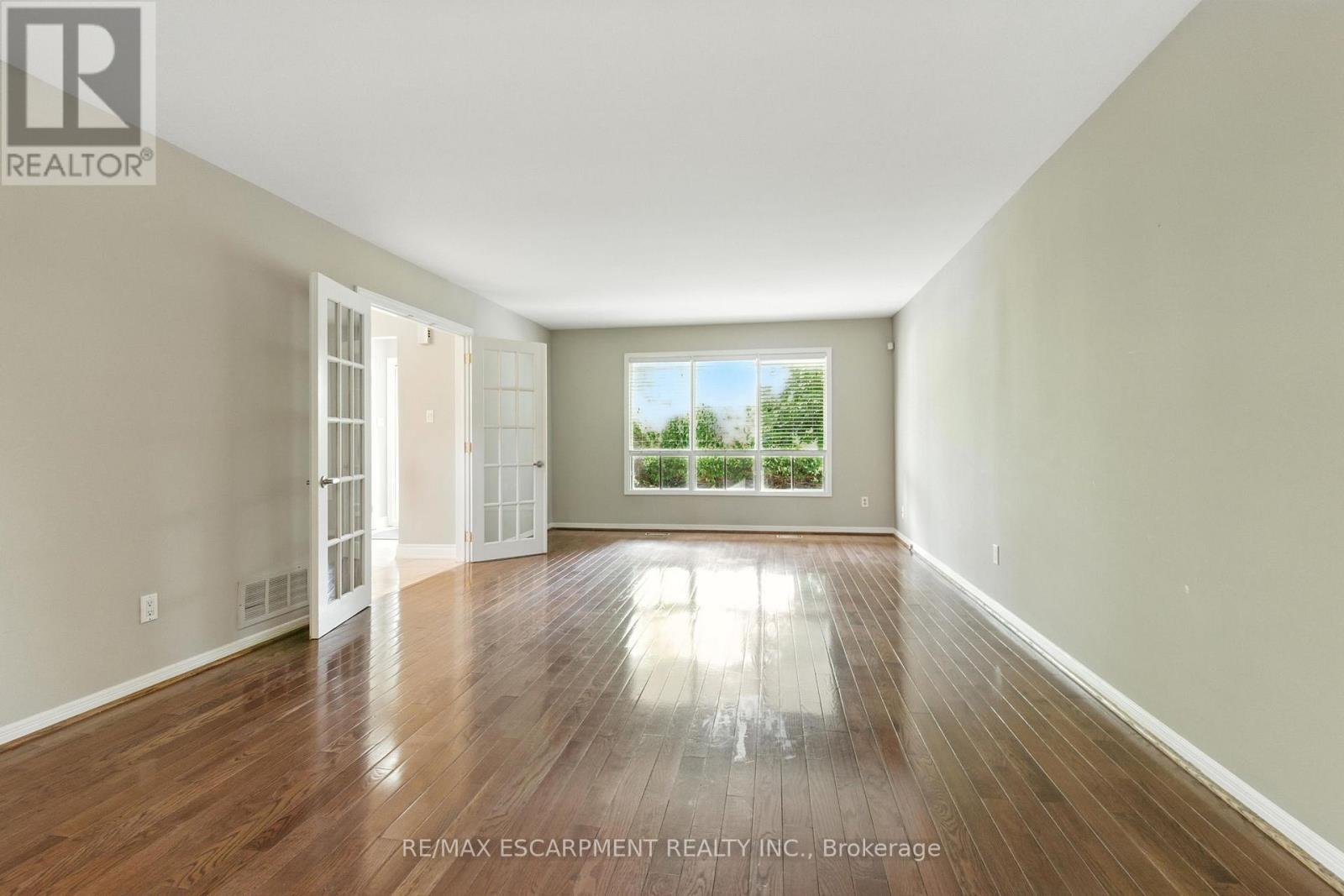 1624 Gallant Drive, Mississauga, Ontario  L5H 3S8 - Photo 17 - W12398438