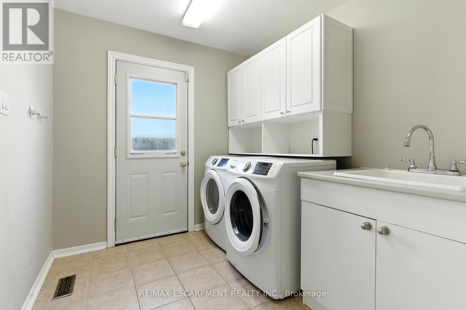 1624 Gallant Drive, Mississauga, Ontario  L5H 3S8 - Photo 36 - W12398438
