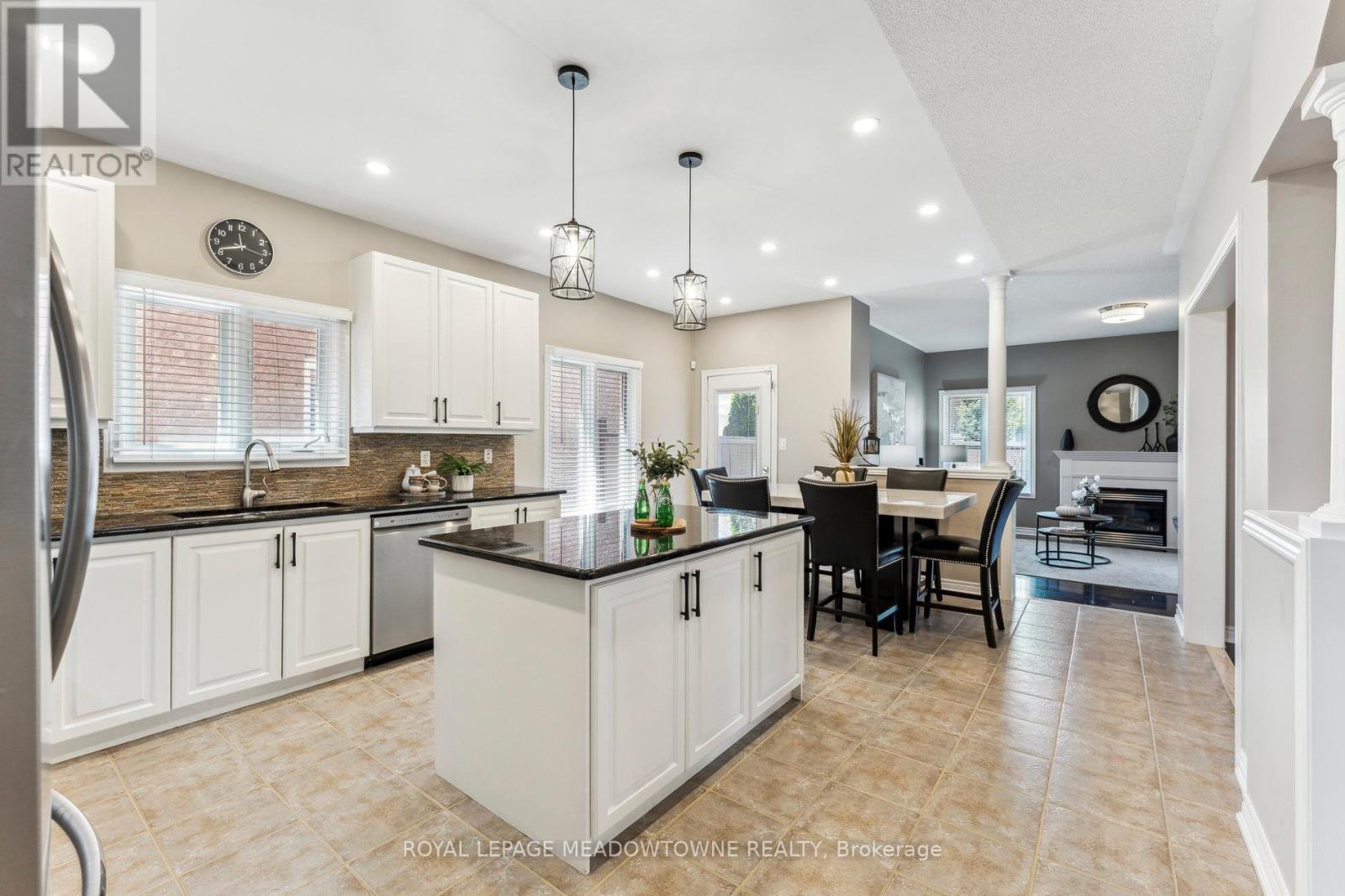 1186 Ezard Crescent, Milton, Ontario  L9T 6N9 - Photo 10 - W12398442