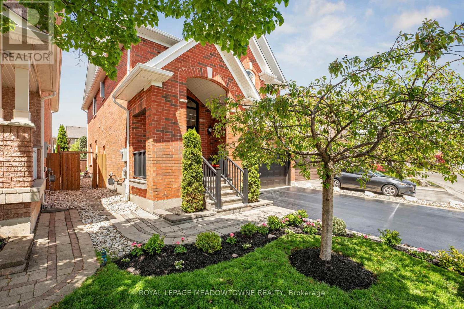 1186 Ezard Crescent, Milton, Ontario  L9T 6N9 - Photo 2 - W12398442