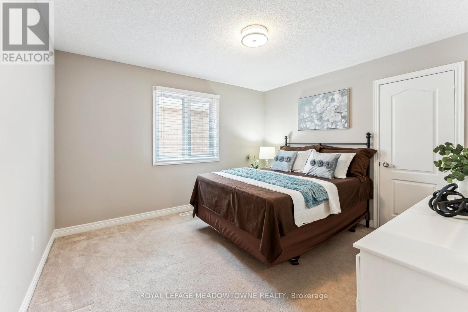 1186 Ezard Crescent, Milton, Ontario  L9T 6N9 - Photo 27 - W12398442