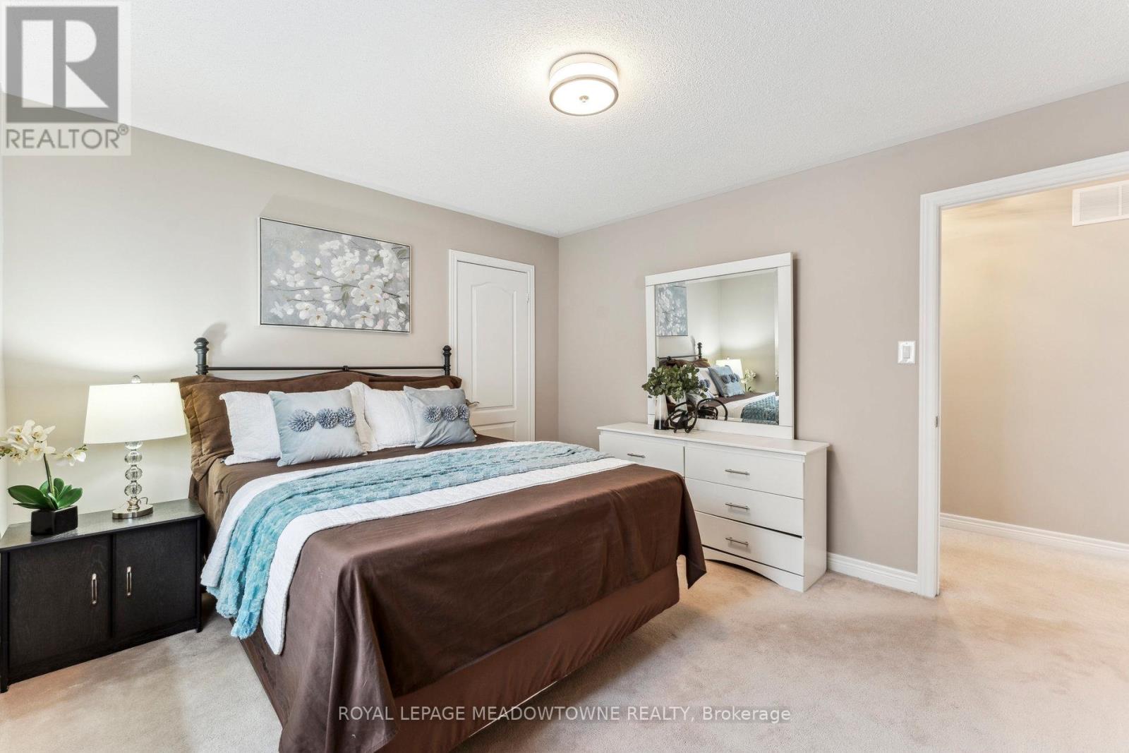 1186 Ezard Crescent, Milton, Ontario  L9T 6N9 - Photo 28 - W12398442