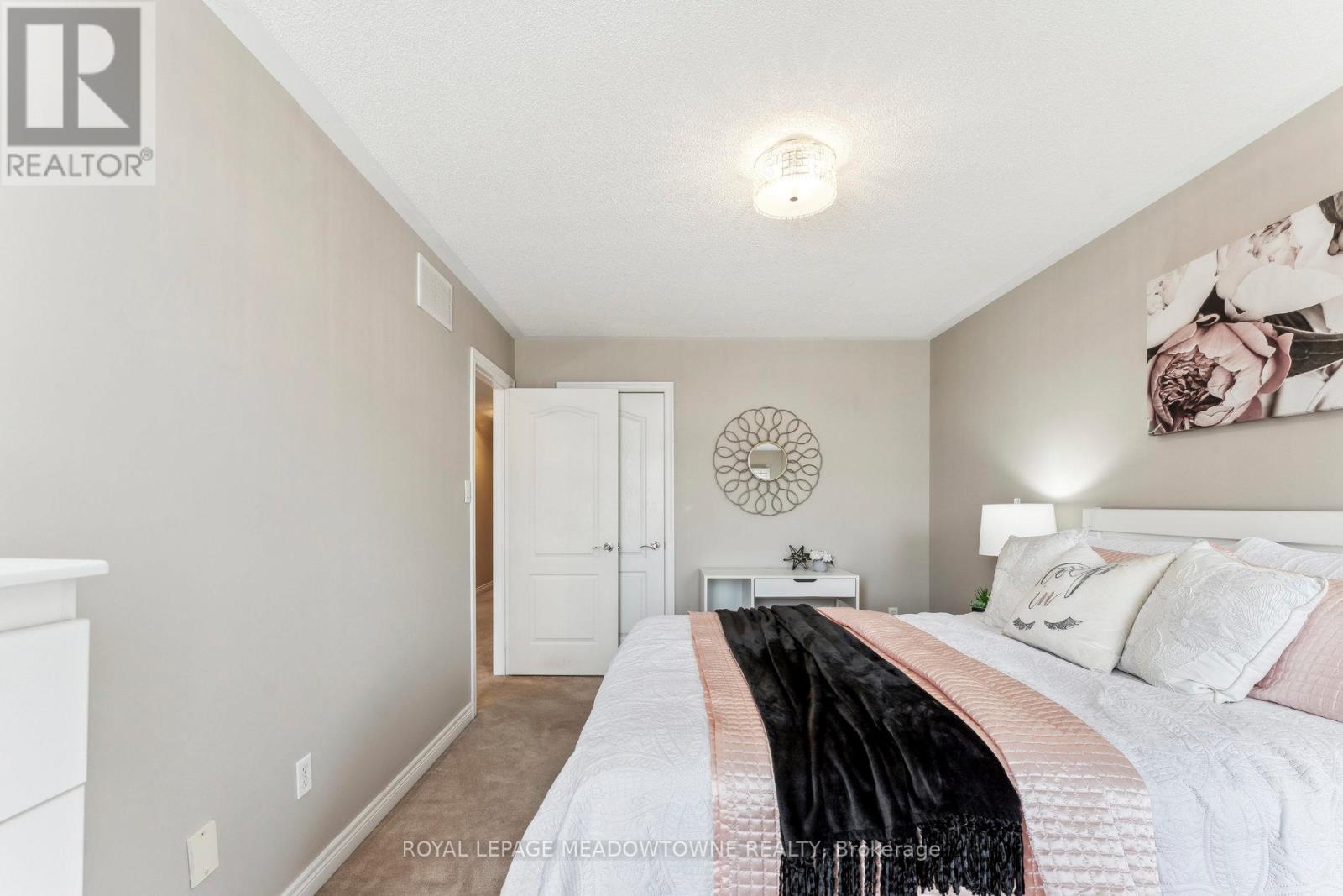 1186 Ezard Crescent, Milton, Ontario  L9T 6N9 - Photo 30 - W12398442