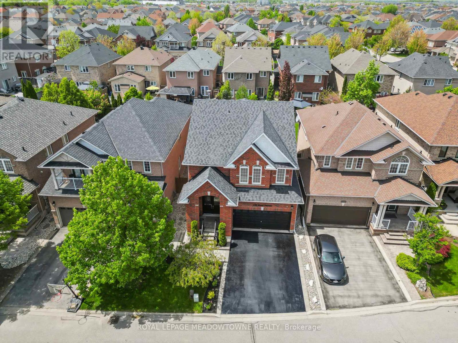 1186 Ezard Crescent, Milton, Ontario  L9T 6N9 - Photo 41 - W12398442