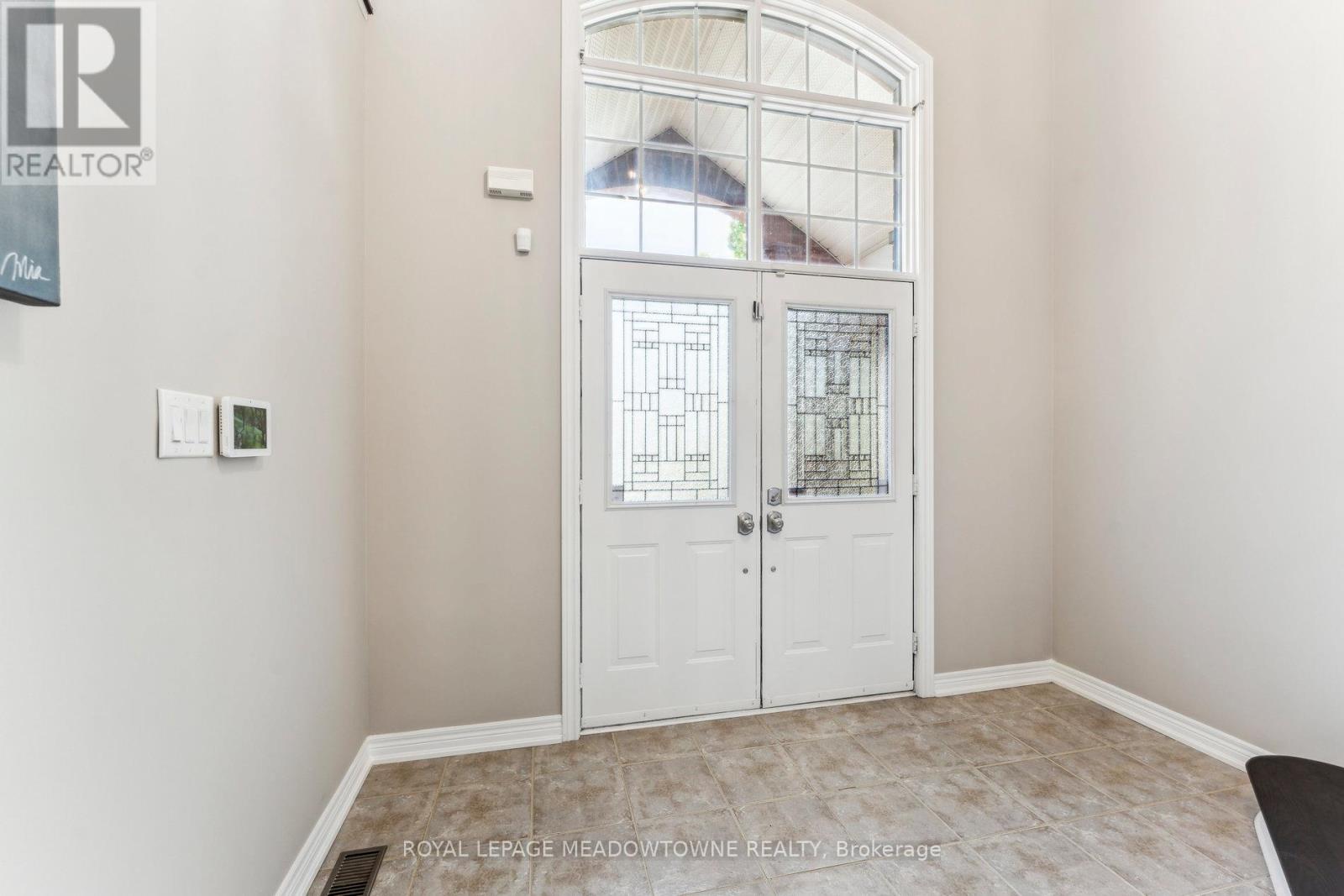 1186 Ezard Crescent, Milton, Ontario  L9T 6N9 - Photo 6 - W12398442