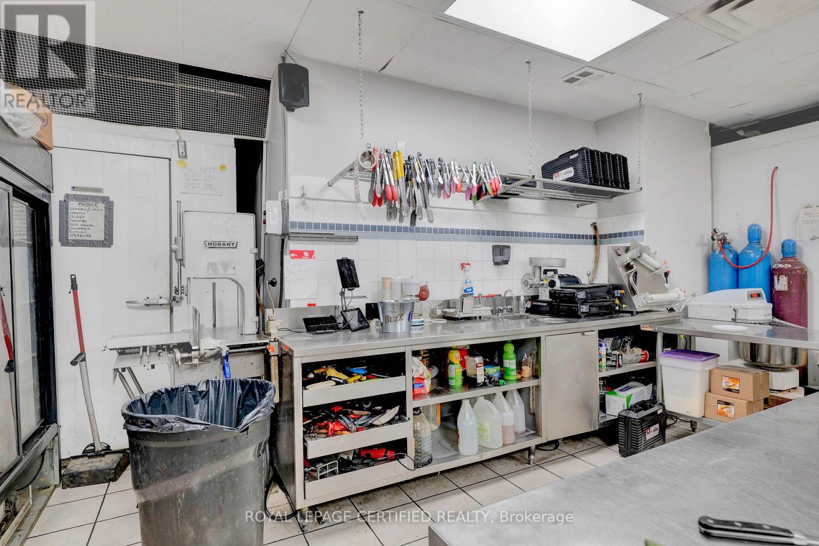 5025 Steeles Avenue W, Toronto (Humber Summit), Ontario  M9L 2X1 - Photo 15 - W12398489